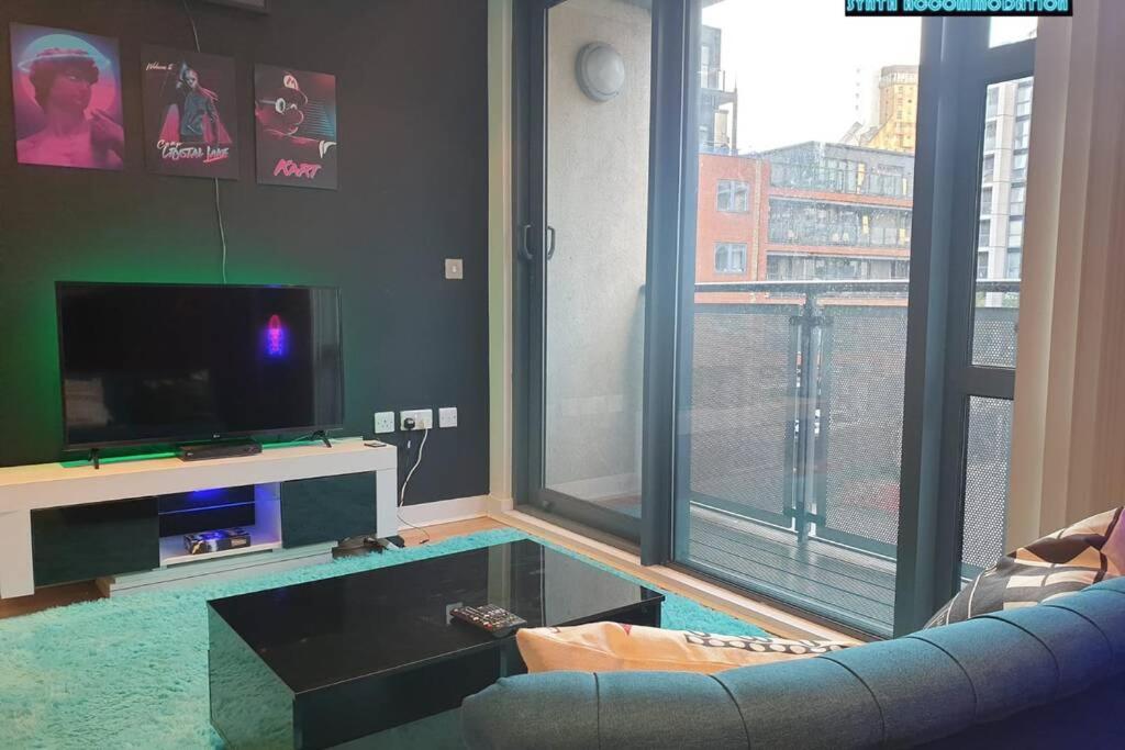 לונדון 80S Retro 1Bed Studio Serviced Apartment Canary Wharf Perfect For Solo & Couple Travellers מראה חיצוני תמונה
