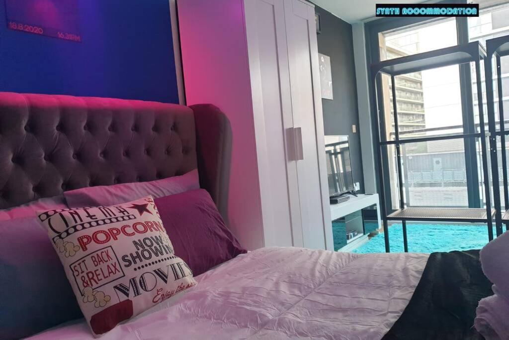לונדון 80S Retro 1Bed Studio Serviced Apartment Canary Wharf Perfect For Solo & Couple Travellers מראה חיצוני תמונה