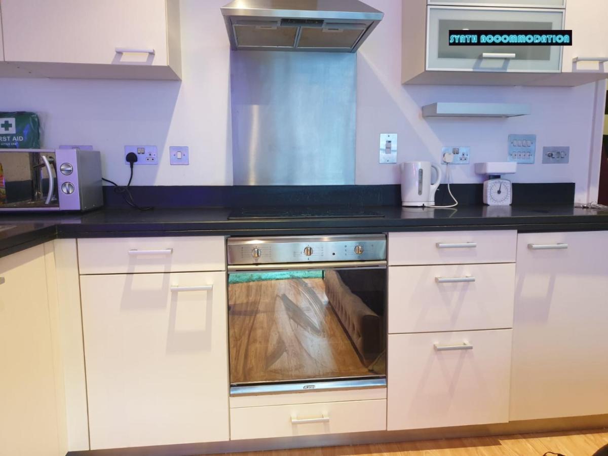 לונדון 80S Retro 1Bed Studio Serviced Apartment Canary Wharf Perfect For Solo & Couple Travellers מראה חיצוני תמונה