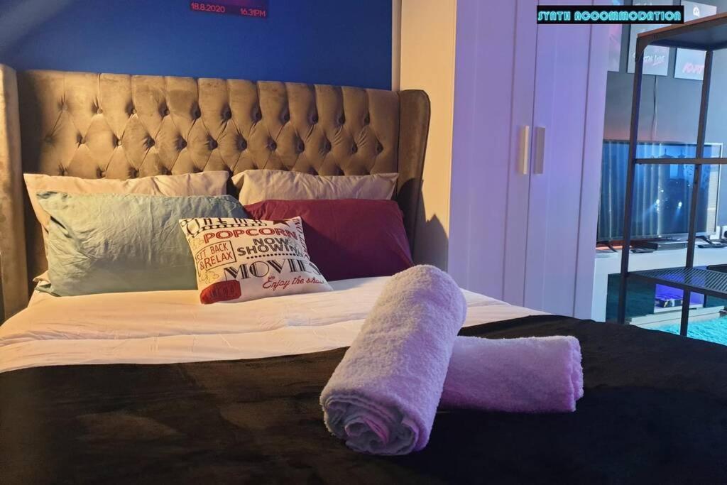 לונדון 80S Retro 1Bed Studio Serviced Apartment Canary Wharf Perfect For Solo & Couple Travellers מראה חיצוני תמונה