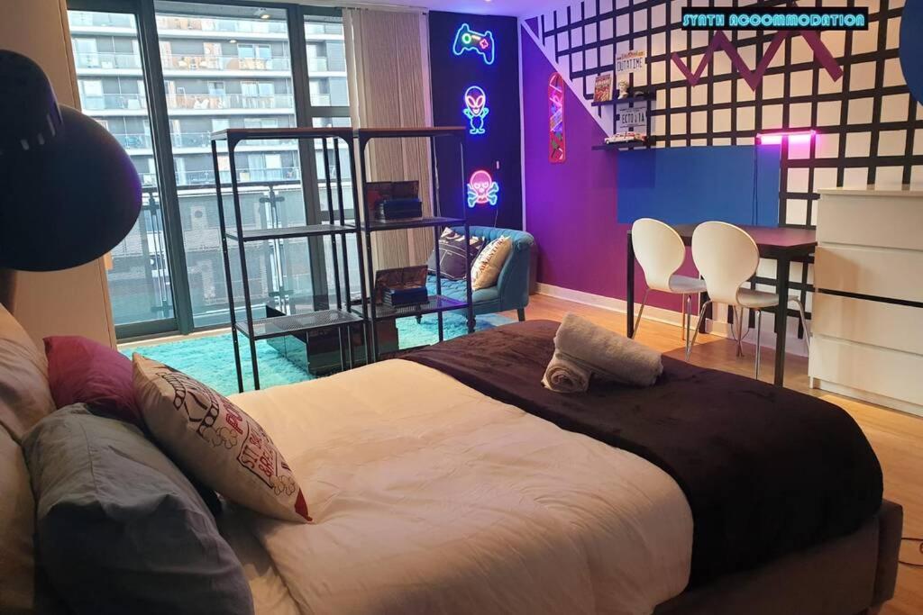לונדון 80S Retro 1Bed Studio Serviced Apartment Canary Wharf Perfect For Solo & Couple Travellers מראה חיצוני תמונה