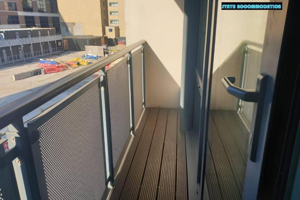 לונדון 80S Retro 1Bed Studio Serviced Apartment Canary Wharf Perfect For Solo & Couple Travellers מראה חיצוני תמונה