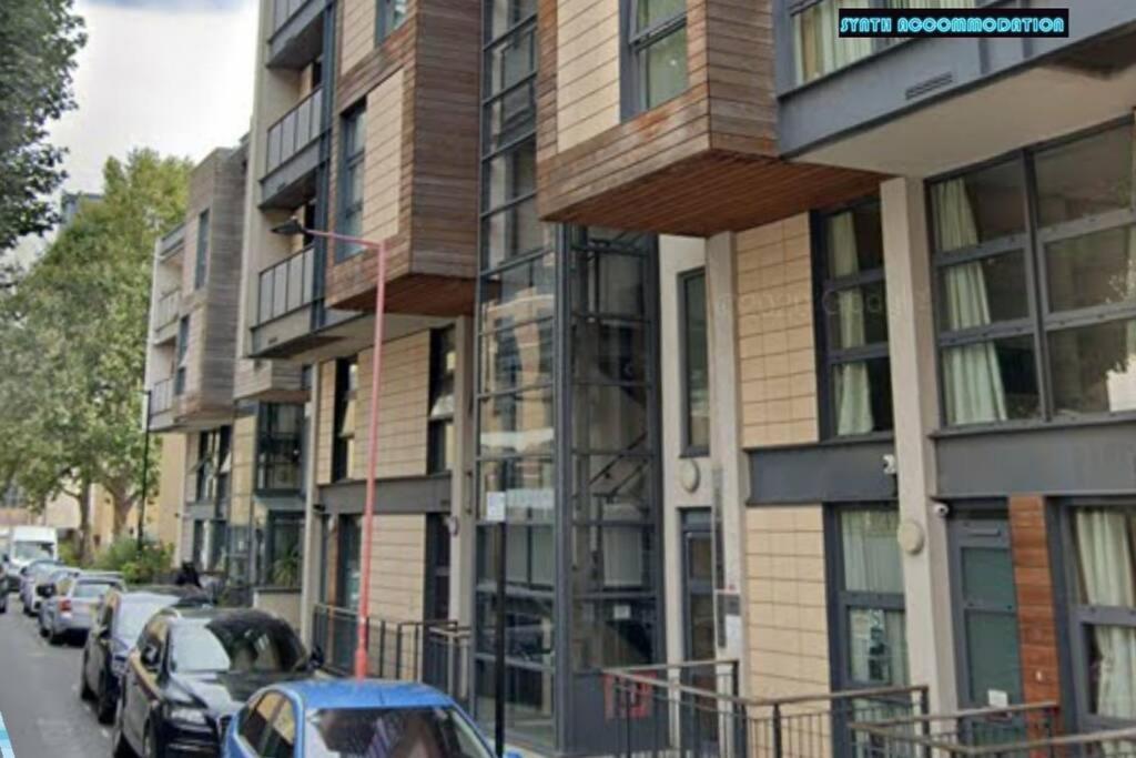 לונדון 80S Retro 1Bed Studio Serviced Apartment Canary Wharf Perfect For Solo & Couple Travellers מראה חיצוני תמונה